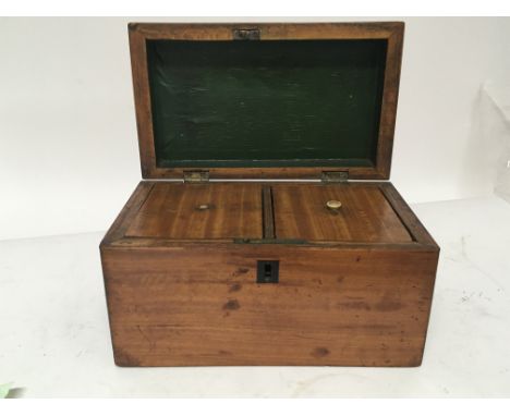 A satinwood early 19th century tea caddy with two enclosed sections. 20x12cm