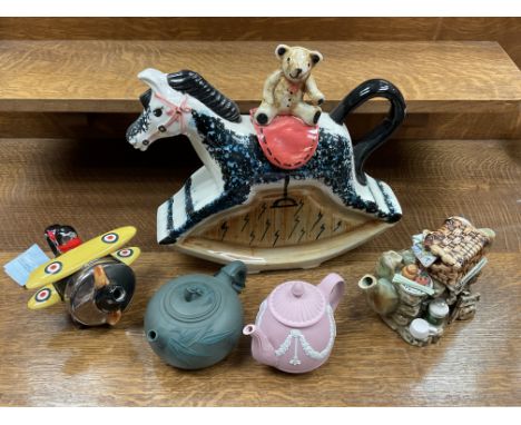 2 boxes of Ceramic novelty teapots, various makers.