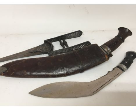 A Roman style fighting dagger and two Kukri knifes (3)