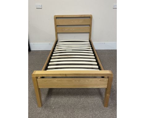 Contemporary light oak 3� single bedstead