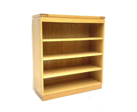 Solid light oak open bookcase fitted with three adjustable shelvesDimensions: Height:&nbsp;100cm&nbsp; Length/Width:&nbsp;90c
