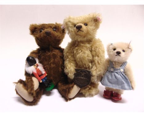 THREE STEIFF COLLECTOR'S TEDDY BEARS  comprising 'Exhibition Bear 2004', gold, limited edition 225/1500, with certificate of 