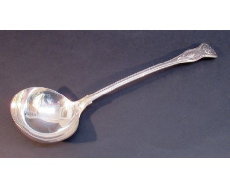 A VICTORIAN SILVER KING'S PATTERN LADLE BY ELKINGTON &amp; CO LTD, BIRMINGHAM 1895, LENGTH 34 cm (310g)