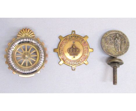 A BRASS AND CHROME AUTOMOVIL CLUB ARGENTINO F.I.A. - A.I.T. F.I.T.A.C. CAR BADGE, A BRASS ROYAL AUTOMOBILE CLUB BELGIQUE CAR 