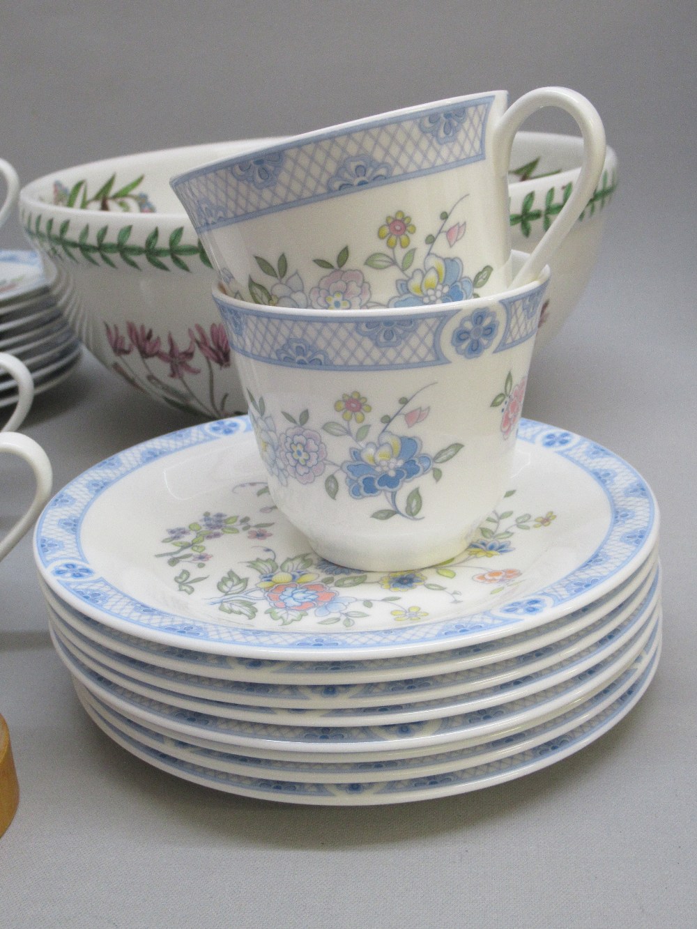 ROYAL DOULTON BONE CHINA CONISTON PATTERN PART TEASET COMPRISING PLATES