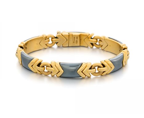 BULGARIHämatit-Gold-Armband. Herkunft: Italien. Datierung: 1989. Material: 750/- Gelbgold, Punze. Gesamtgewicht: ca. 55,0 g. 