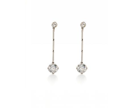 DIAMANT-OHRSCHMUCK. Datierung: Um 1920. Material: 585/- Weißgold, Punze, Platin, getestet. Gesamtgewicht: ca. 9,0 g. Maße: Lä
