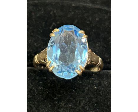 9ct Gold ring set with large blue stone Size L 