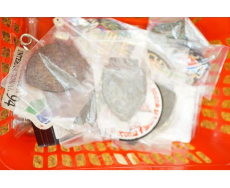 Collection of cloth badges &amp; various button 