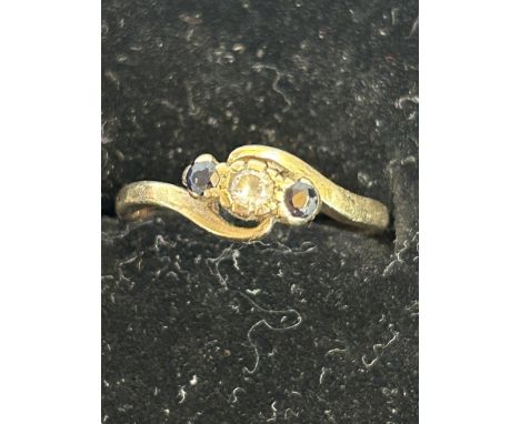 9ct Gold ring set with 2 sapphires &amp; 1 cz stone Size O 2.2g