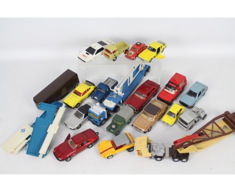 Dinky Toys, Corgi, Matchbox, Siku, Schuco - A collection of 18 unboxed diecast vehicles in various scales. Lot includes Dinky