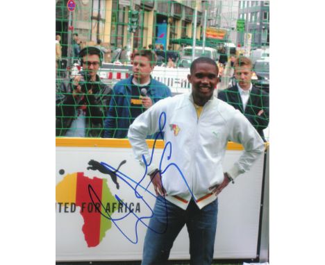 Football Samuel Eto'o signed 10x8 colour photo. Samuel Eto'o Fils (born 10 March 1981) is a Cameroonian retired professional 