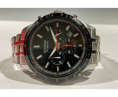 A gentleman's Sekonda 50m diver’s stainless steel wristwatch, black dial, stick indexes, centre seconds hand, three subsidiar
