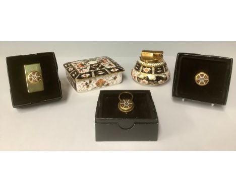 A Royal Crown Derby Imari palette 1128 pattern gilt metal money clip, pill box and keyring, each boxed; a 2451 pattern table 