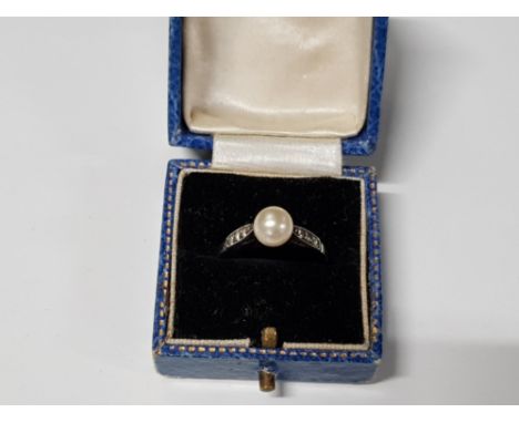 A 9CT GOLD FAUX PEARL AND WHITE STONE RING HALLMARKED SIZE 0 1.9G GROSS