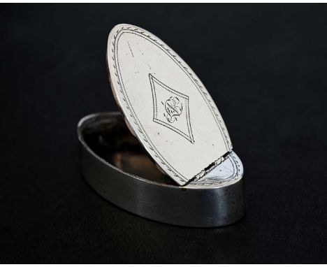 A George III silver snuff box, of oval form, the hinged cover with engraved initials 'NP' or similar, within a lozenge-shaped