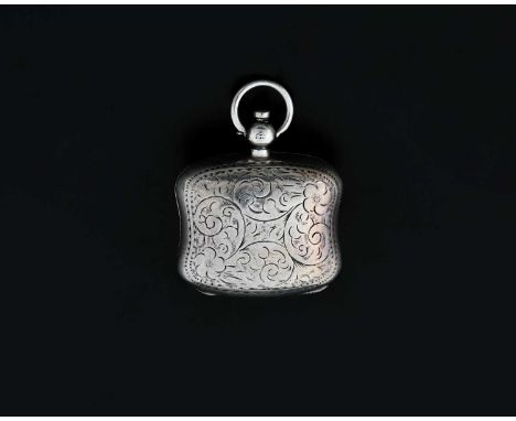 A George V silver sovereign case, of shaped rectangular form, the exterior decorated with foliate scrolls, with hinged cover 