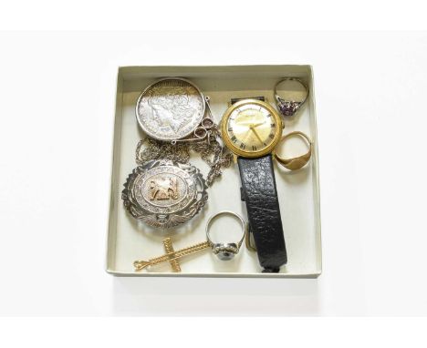 A Quantity of Jewellery, including a cross pendant, measures 4.2cm by 1.9cm; a 9 carat gold signet ring (a.f.); a small quant