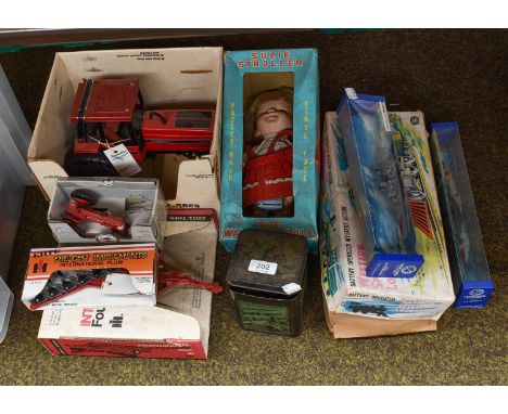 Bertle International 5288 Tractor, with accesories, various lead soldiers and other toys (qty) 