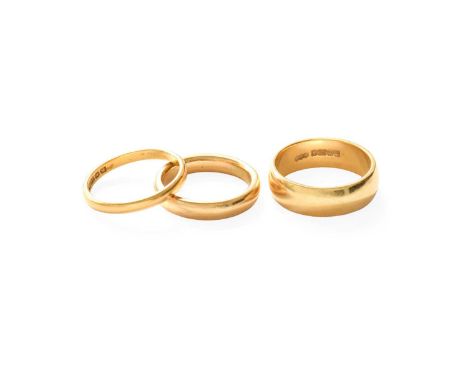 Two 18 Carat Gold Band Rings, finger sizes L1/2 and Q; and A 22 Carat Gold Band Ring, finger size P1/218 carat gold rings - 1