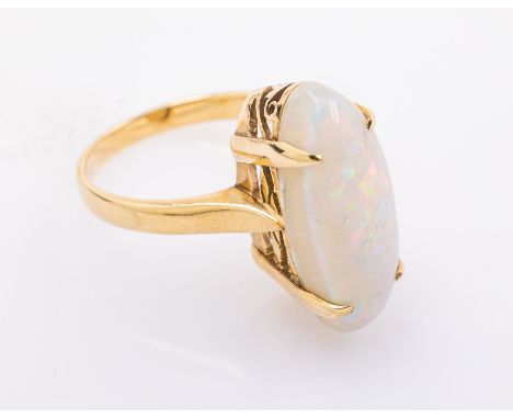 14 kt Gold Ring mit Opal,   GG 585/000, länglicher Opalcabochon ca. 3 ct, Ringkopf teilw. durchbrochen gearbeitet, RW 57, ca.