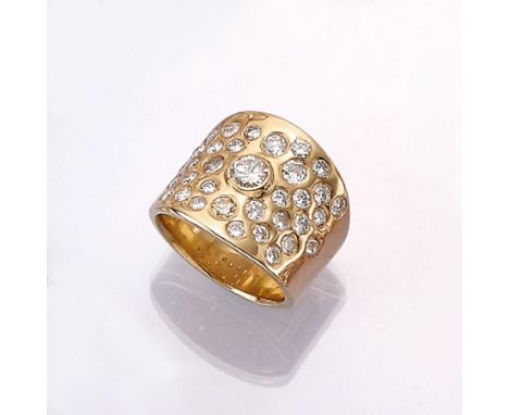 18 kt Gold Ring mit Diamanten,   GG 750/000, massiv gearbeiteter Bandring bes. mit 6 Altschliffdiamanten und 28 Brillanten zu