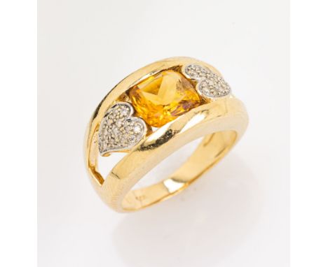 14 kt Gold Ring mit Citrin und Diamanten,   GG/WG 585/000, facett. Citrin ca. 1.60 ct, seitl. in Herzform gefasste 24 8/8-Dia