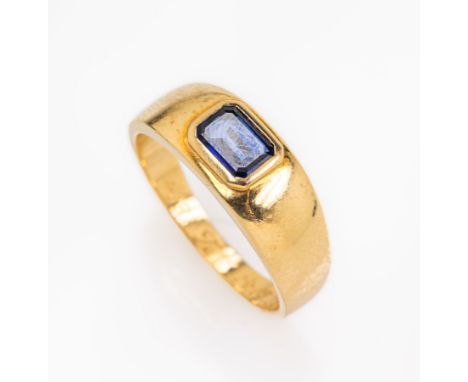 18 kt Gold Ring mit Saphir,   GG 750/000, Saphir im Emerald Cut ca. 1.07 ct (grav.), feine Farbe, ca. 8.5 g, RW 6218 kt gold 