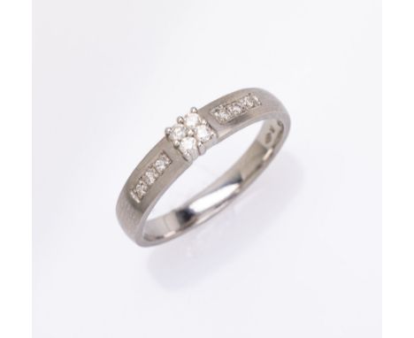 Platin Ring mit Brillanten,   PT 950/000, 10 Brillanten zus. ca. 0.14 ct Weiß/p, RW 60, ca. 4.8 g Schätzpreis: 600, - EURPlat