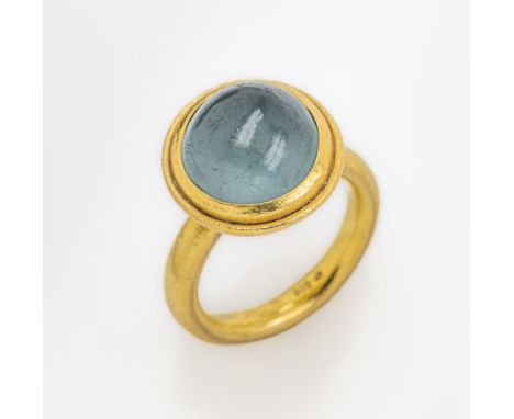 21.6 kt Gold Ring mit Aquamarin,   GG 900/000, runder Aquamarincabochon verbödet ca.6.0 ct, Meistermarke unged., total ca. 15