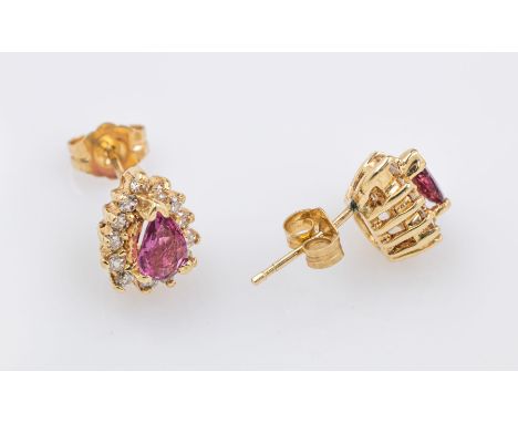 Paar 14 kt Gold Ohrstecker mit Rubinen und Brillanten,   GG 585/000, 2 facett. Rubin-Tropfen zus. ca. 0.30 ct , 26 Brillanten