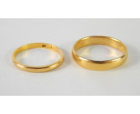 A 22ct gold wedding band, size O, and another, size K, 5.8g, (2).