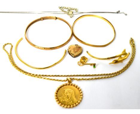 A small quantity of gold an yellow metal jewellery to include an 18ct gold bangle, a 9ct gold necklace set with yellow metal 