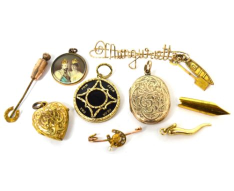 A quantity of yellow metal jewellery to include a "Marguerite" brooch, heart shaped pendant, a yellow metal and black mournin