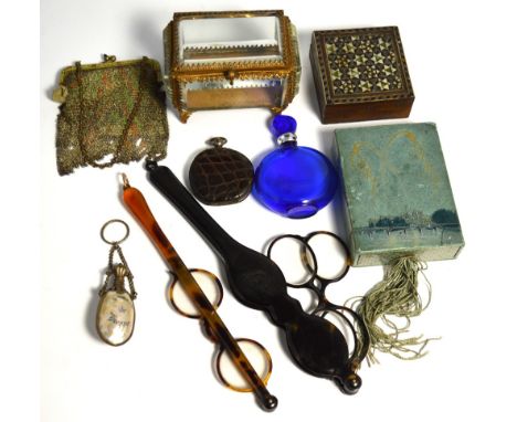 A small collectors lot to include a Rene Lalique Worth blue perfume bottle, "Dans La Nuit",  a vintage Coty perfume box with 