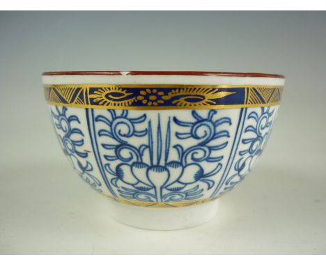 An 18th Century Worcester porcelain tea bowl, having cafe au lait rim and underglaze blue banded decoration incorporating sty