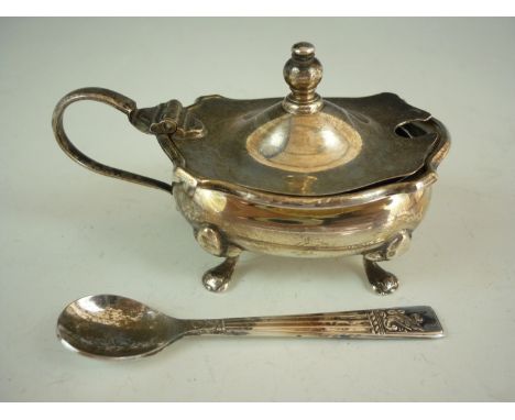 An Elizabeth II silver mustard, with blue glass linter and associated electroplate spoon, Birmingham, 1958, 52.9g