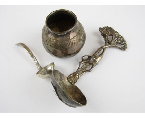 A continental white metal caddy spoon, the handle modelled in the form of a giraffe with extended neck entwined with a tree, 
