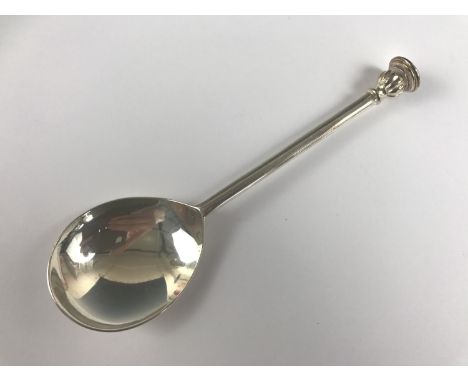 A George V silver seal top preserve spoon, Thomas Bradbury and Son, Sheffield, 1929, 29.2g