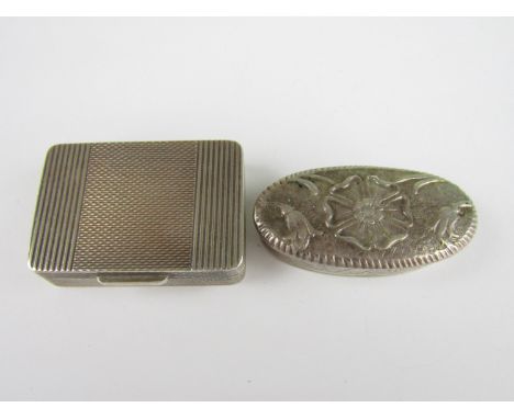 Two Elizabeth II silver pill boxes, one having engine turned decoration, Birmingham, 1972, 27g, the other of oval section wit