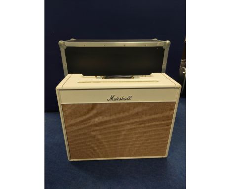 Marshall JTM Bluesbreaker model 1962 amplifier in cream white with twin Celestion G12 speakers and 50w tremolo head. In fitte