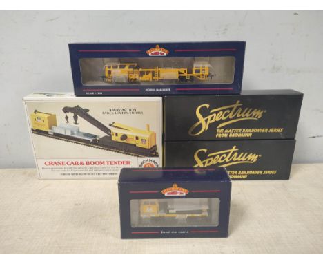 Bachmann. Five boxed 00 gauge models to include Bachmann Spectrum Self Propelled Ballast Regulator 16947, Self Propelled Ball