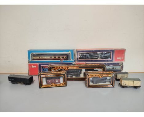 Boxed model railway locomotives and carriages to include a Mainline BR 4-6-0 Class 4 Locomotive 37-052 and carriages, Lima Ca