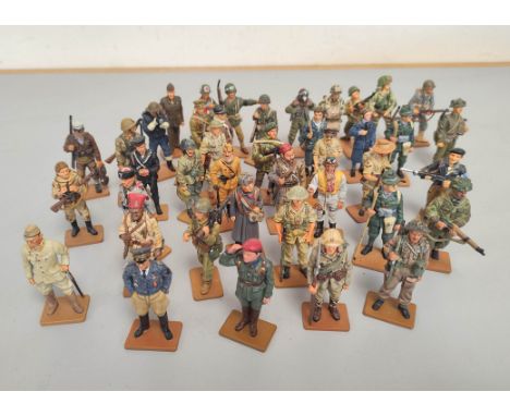 Del Prado 1:32 scale figures relating to WW2 infantry comprising of Hurricane Ace, commandos Army Sergeant, Female Sniper USS