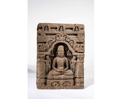 SandstoneIndia, 12th century Dimensions: Height 49 cm Wide 39 cm Depth 9 cmWeight: 28 Kg Stone fragment of Buddha Amithaba se