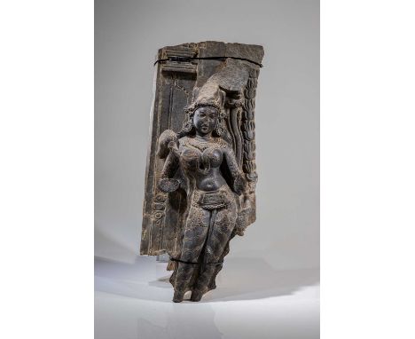 BlackstoneIndia, 12th century Dimensions: Height 57 cm Wide 27 cm Depth 15 cmWeight: 21,65 Kg Fragment of blackstone sculptur