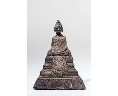 Silver repousseLaos, 18th century Dimensions: Height 14 cm Wide 11 cm Depth 6 cmWeight: 354 grams Buddha seated in dhyanasana