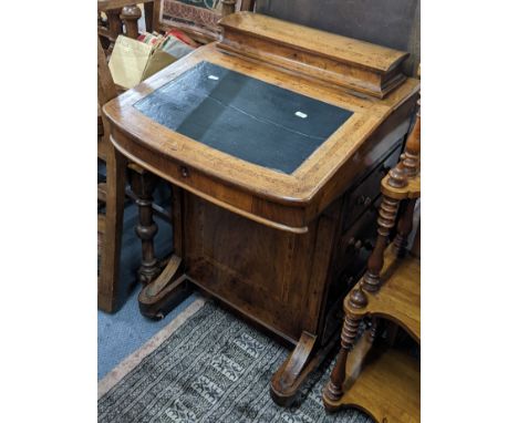 A Victorian inlaid walnut Davenport with a hinged top letter rack and scriber over four drawers on castors 80cm h x 53cm w Lo