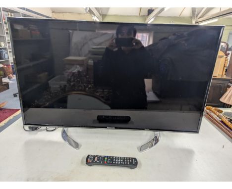 A 40" Panasonic TX-40DX600B LED TV, with remoteLocation:If there is no condition report shown, please request