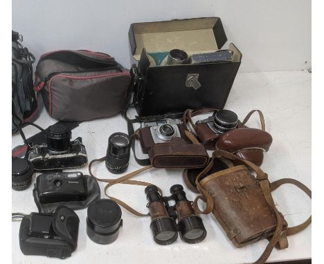 A group of photographic equipment to include an Ilford Sportsman camera, a Bell & Howell Optronic Eye, a pair of military bin